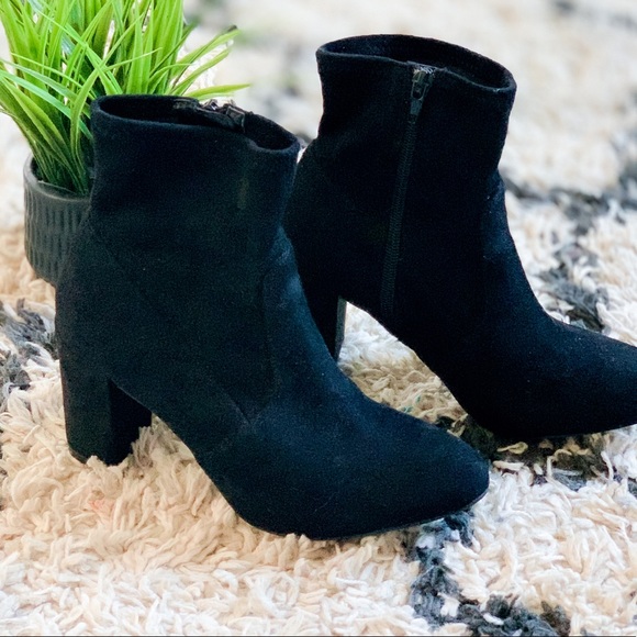Steve Madden Shoes - Steve Madden black suede booties